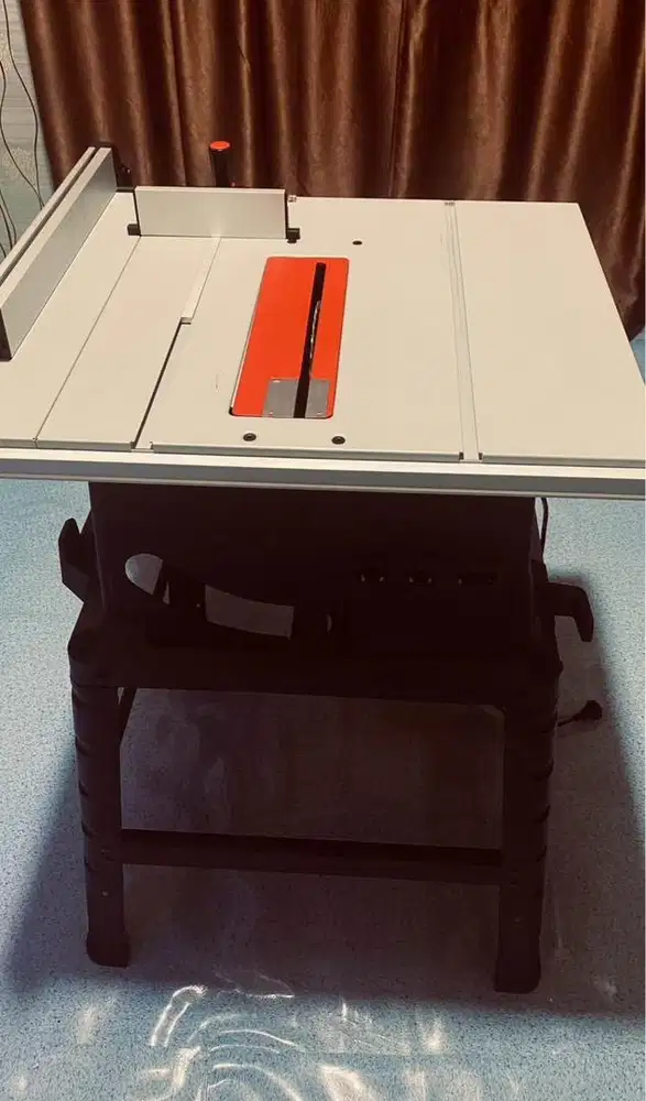 Mesin pemotong triplek Bosch Gts 254