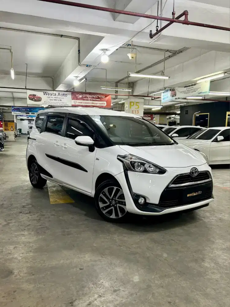 Low KM Toyota Sienta V AT 2016 Istimewa 2017