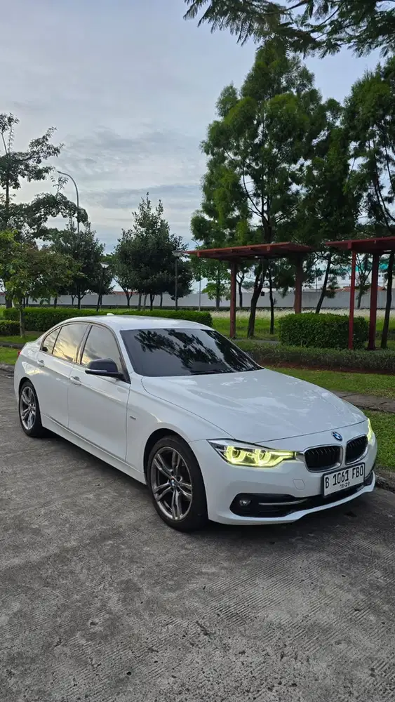 BMW 320i 2018 Bensin automatic