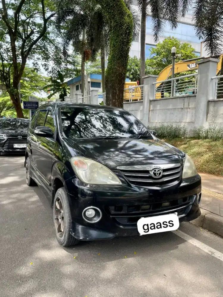 Toyota avanza s matic 2010