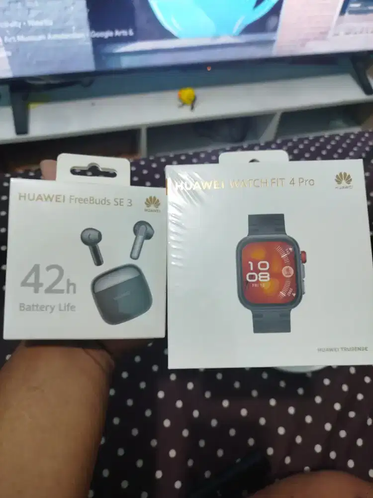 Huawei Watch Fit 4 Pro Black dan Huawei feeBuds SE 3