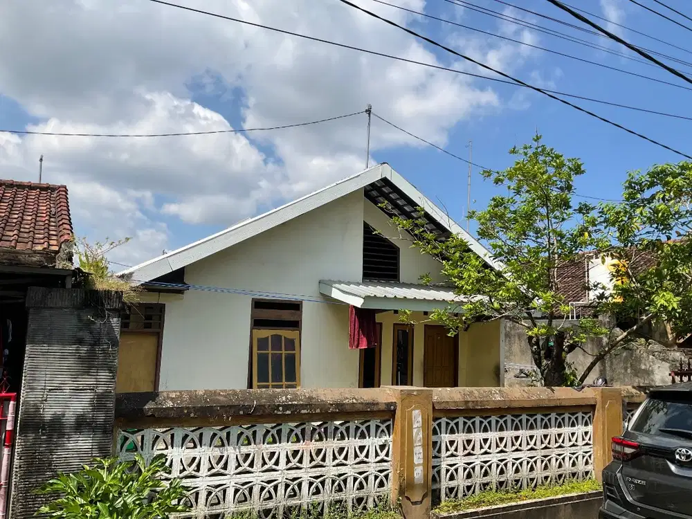 DiJual MURAH, rumah di pusat Kecamatan Gunungsari, cocok untuk usaha