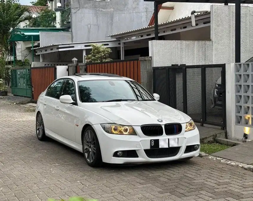 BMW 325i 2012 M-Edition sunroof (rare) Matic nik/perakitan 2011