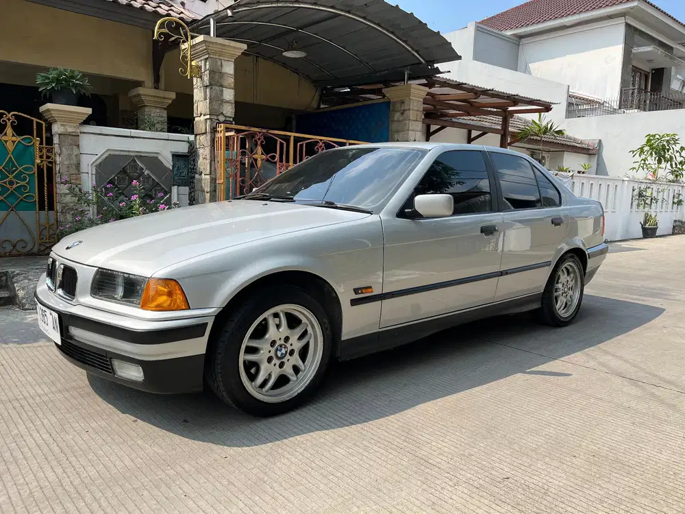 BMW 320i 1996 Bensin