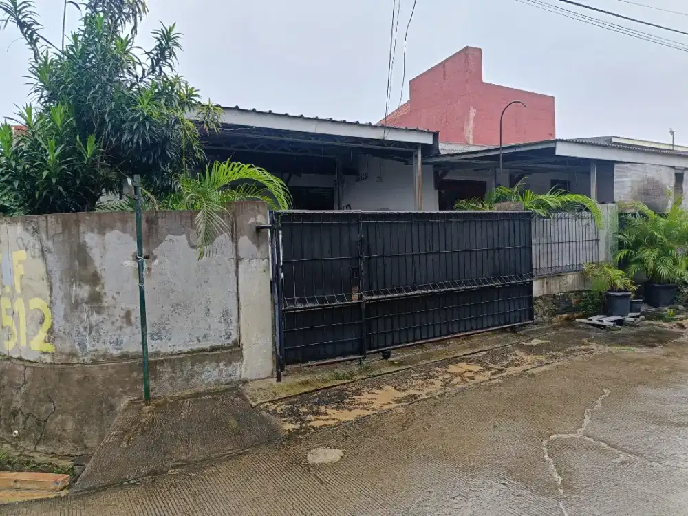 DIJUAL RUMAH DENGAN HALAMAN LUAS STRATEGIS MURAH DALAM KOMPLEK