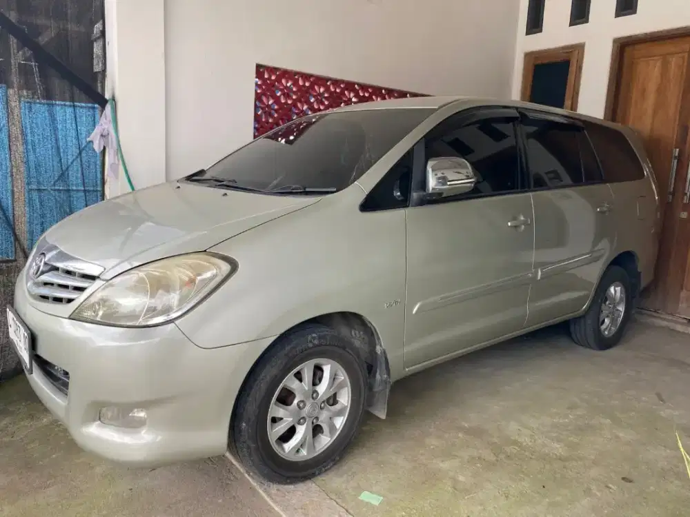 Toyota Innova G 2010