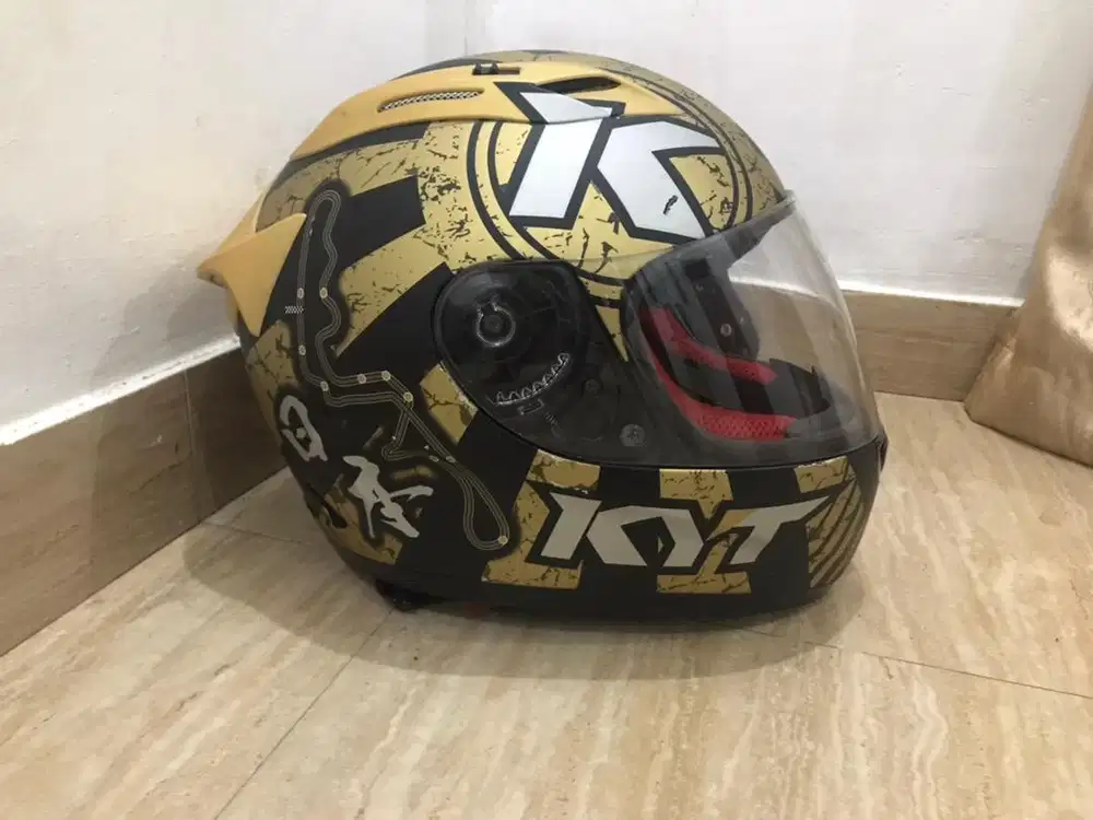 Helm full face kyt second
