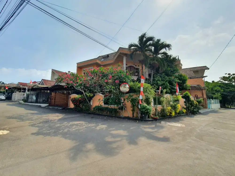 Rumah Hook 3 Lantai View Gunung dekat Pintu Tol Summarecon