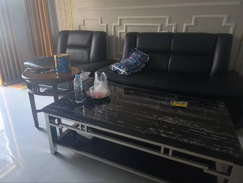 Sofa kulit + meja marmer minimalis