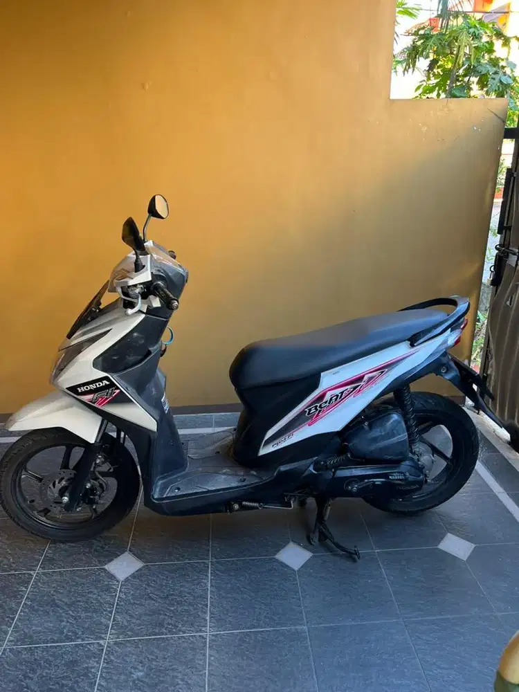 Sepeda Motor Honda Beat Putih 2013