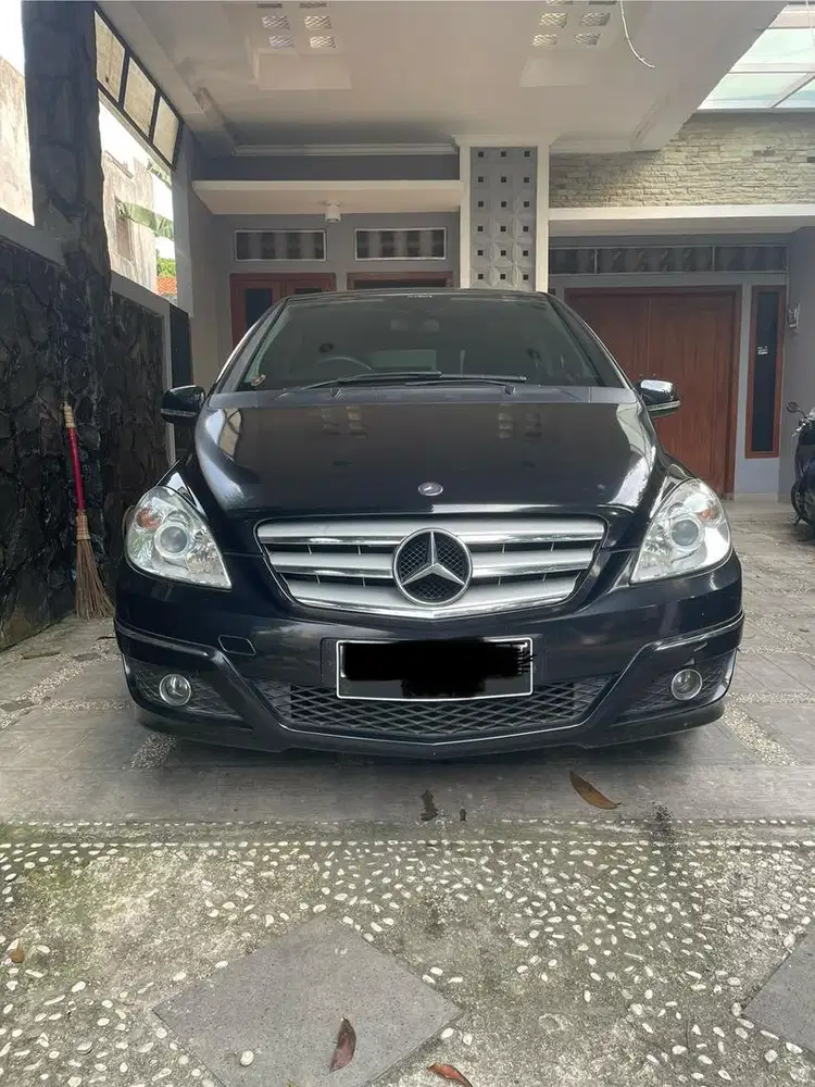 Mercedes-Benz B180 2010 Bensin