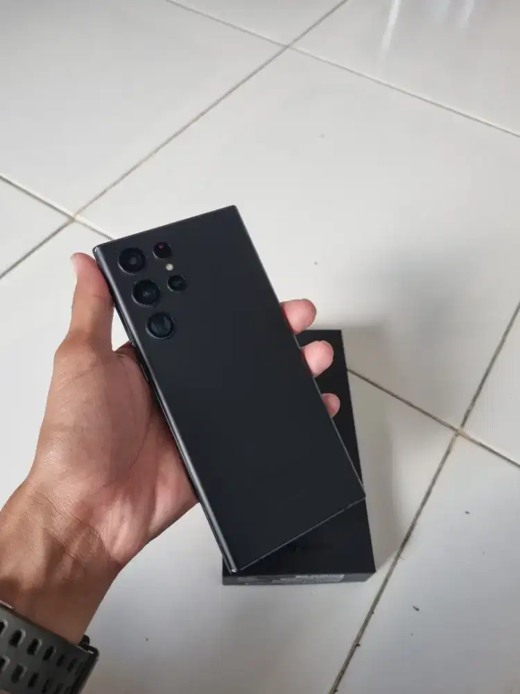 Samsung Galaxy S22 Ultra 5G 12/256 GB Black Fullset SEIN