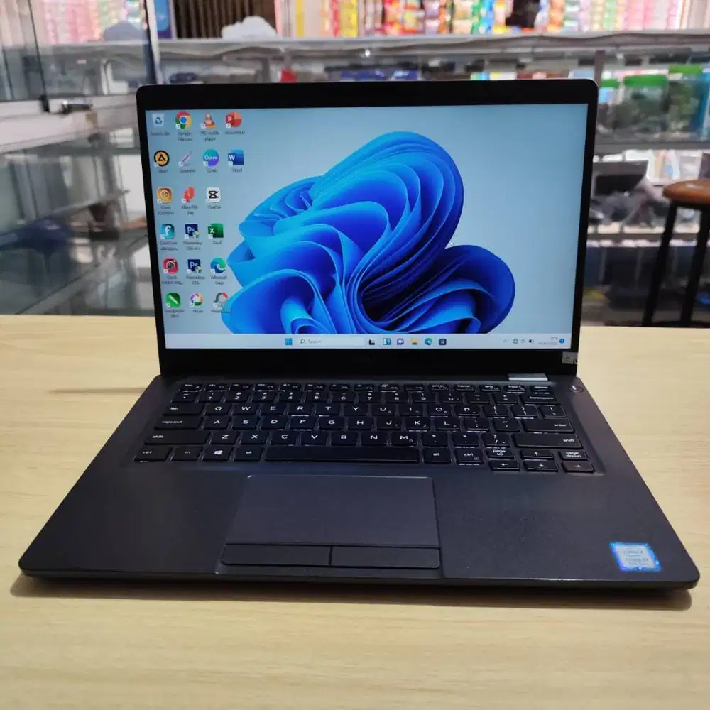 Laptop Dell Latitude Toucshcreen Intel Core i7 8th Mulus LikeNew
