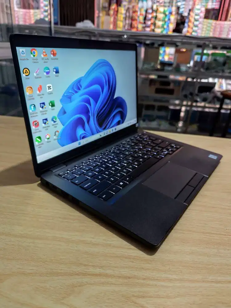 Laptop Dell Latitude Toucshcreen Intel Core i7 8th Mulus LikeNew