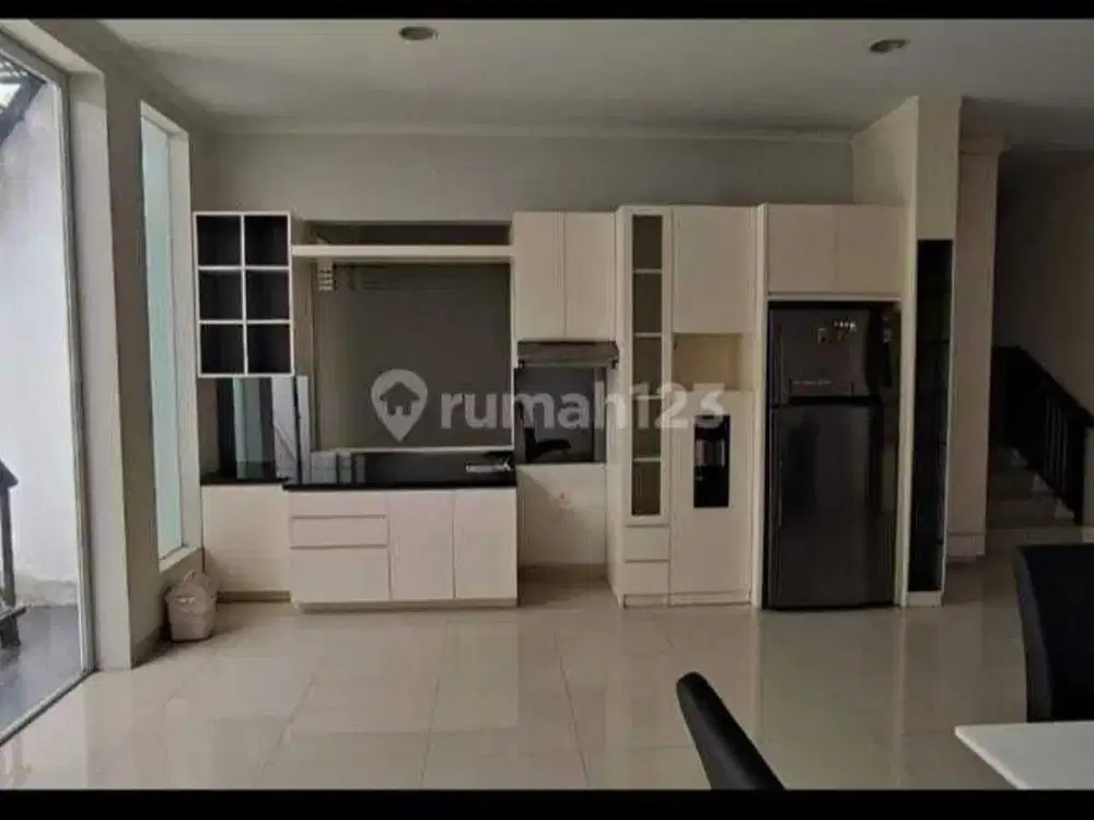 Dijual Cepat Rumah Furniture Cluster East Asia Green Lake City
