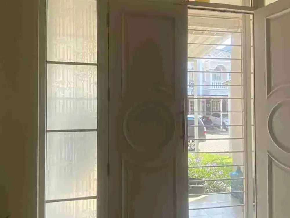 Disewakan Rumah 2 lt Cluster West Europe Green Lake