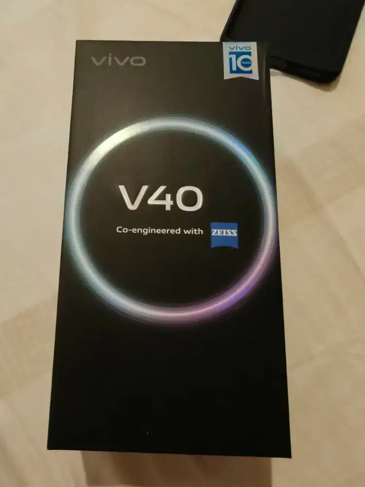 Vivo V40 12/256 GB in very good condition, full set