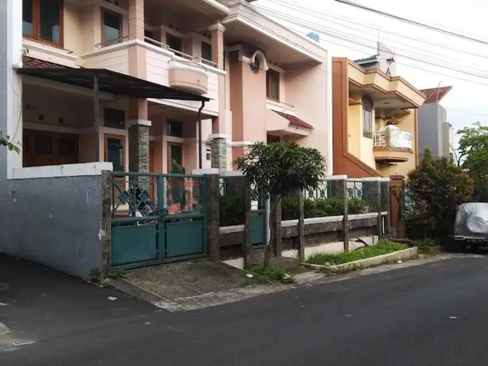 TURUN HARGA ! RUMAH STRATEGIS DI TUBAGUS ISMAIL DENGAN LINGKUNGAN YANG TENANG DI KOTA BANDUNG