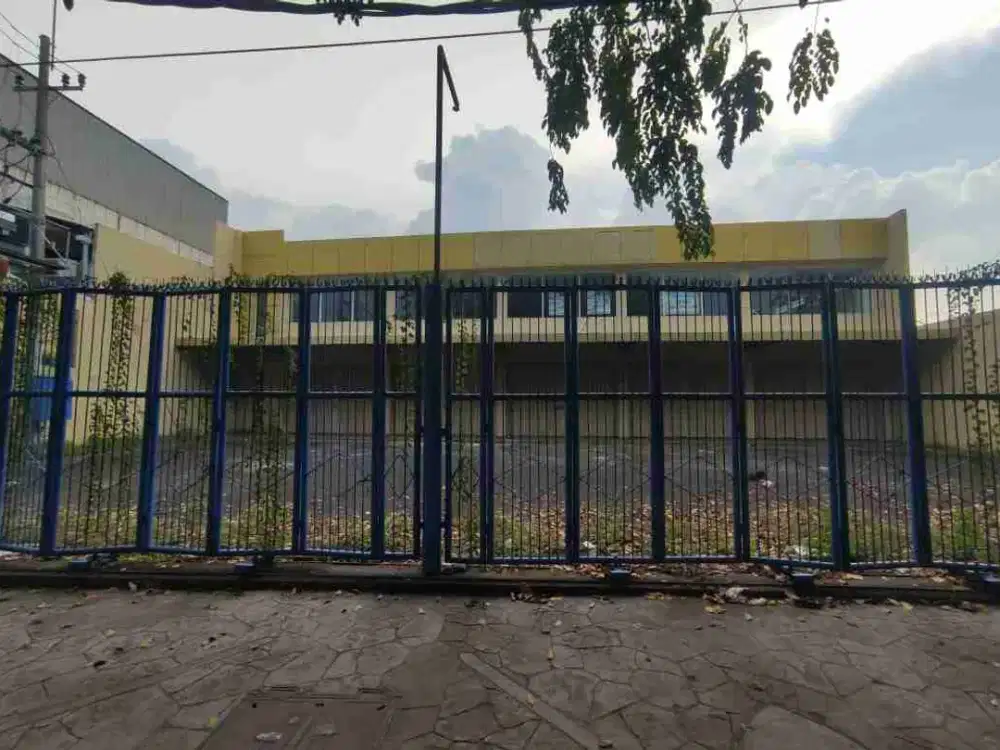 DISEWAKAN GEDUNG CCK UTK SHOWROOM KANTOR JL RAYA NGINDEN JALAN DOUBLE WAY