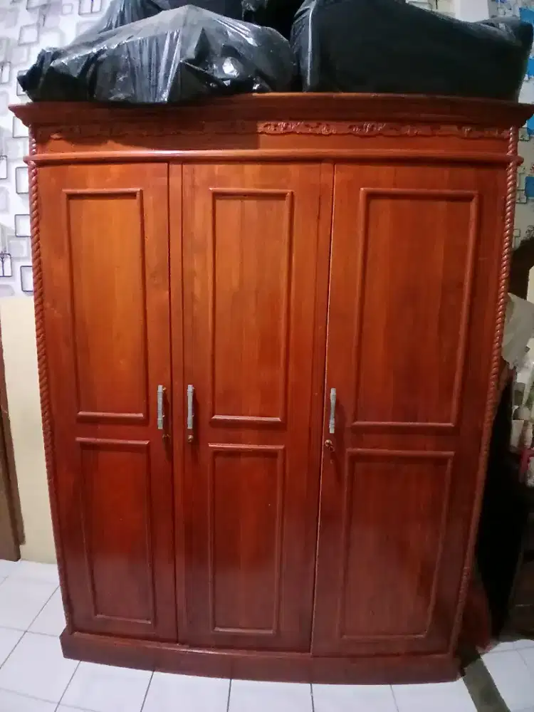 Lemari kayu jati 3 pintu
