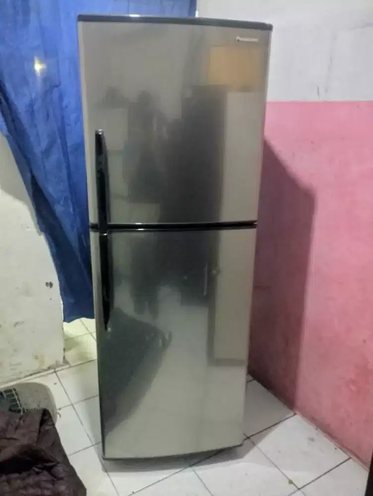 Di jual kulkas panasonic 2 pintu semi jumbo