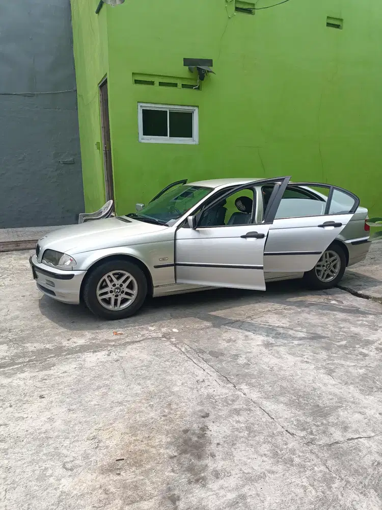 BMW 318i 2001 Bensin