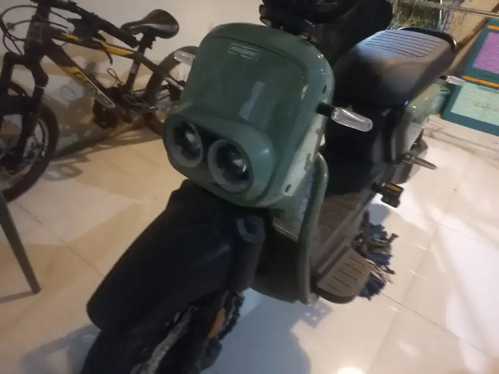 Moped Motor pedal Listrik Pacifuc Magenta