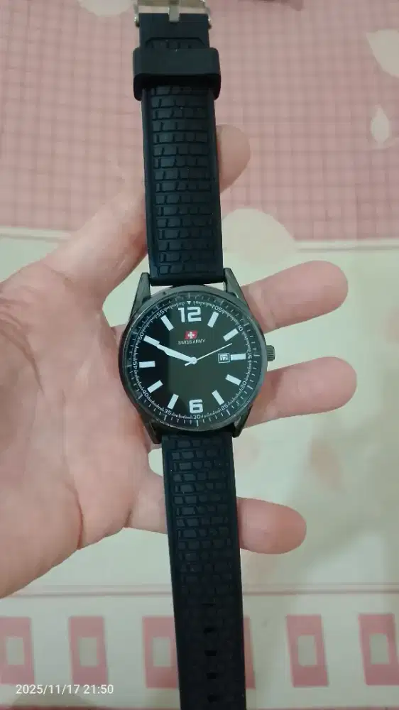 Jam Tangan Analog Swiss Army 2 strap + 1 bh batt.Cadangan Baru
