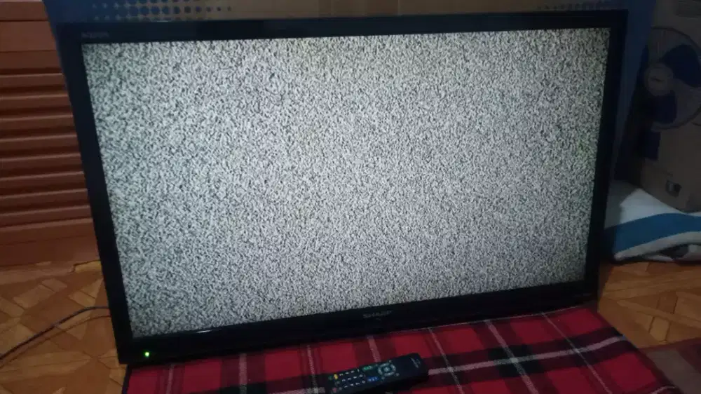 Bismillahirrahmanirrahim... Sharp Aquos 32 inc,remot+braket