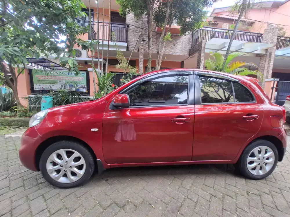 Dijual Mobil Nissan March 1.2 AT Bensin Automatic Mulus Terawat