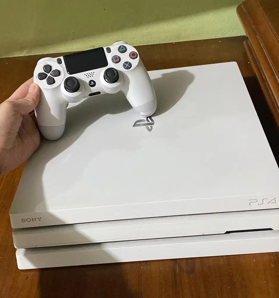 PS4 Pro 1TB – Kondisi Mulus, Siap Pakai
