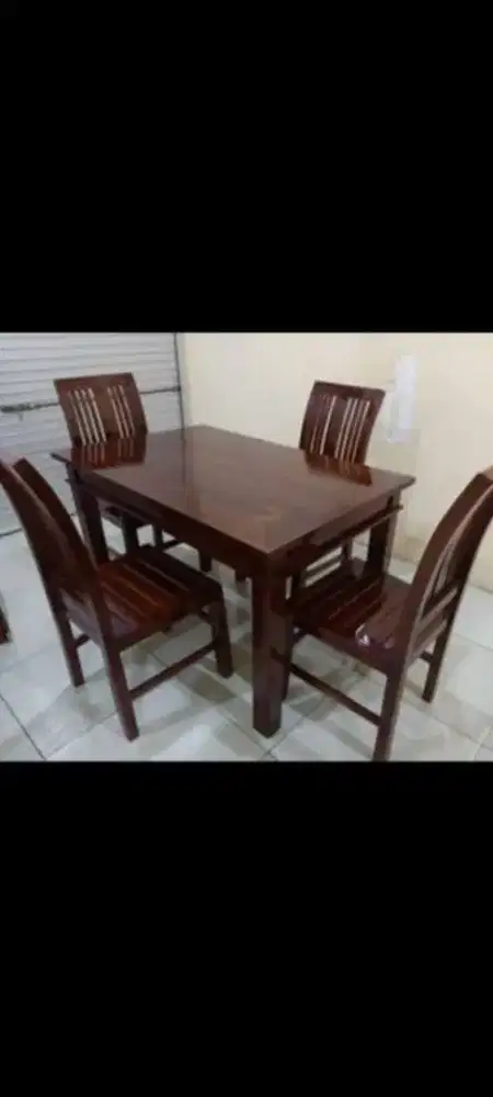 Meja Makan Minimalis 4kursi JATI