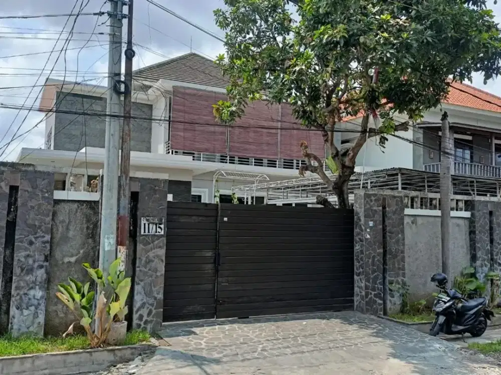 Rumah elit 2lt 6are ada pool halaman luas strategis buluh indah jl6mtr