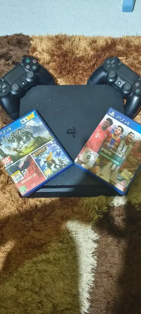 PlayStation 4 Bekas serasa baru