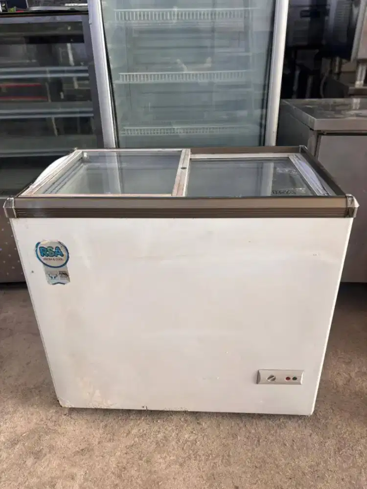 Freezer box pintu kaca sleding