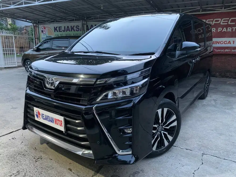 Toyota Voxy 2.0cc Automatic Th'2018 SUNROOF