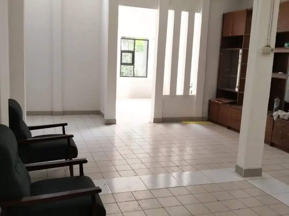 Rumah Tengah Kota Bisa untuk Kantor di Ciateul