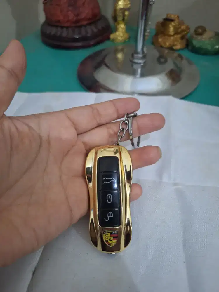 Korek api model 
Kunci mobil porsche 
Limited edition 
Barang
