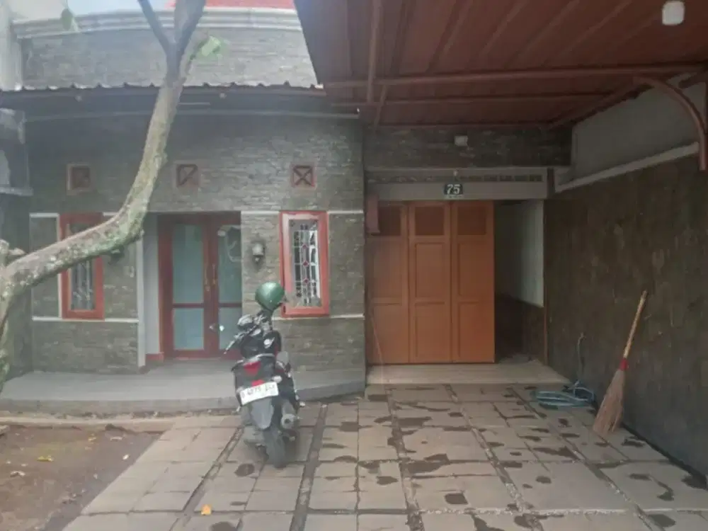 RUMAH ISTIMEWA DENGAN LINGKUNGAN YANG NYAMAN DAN STRATEGIS DI BUAH BATU BANDUNG