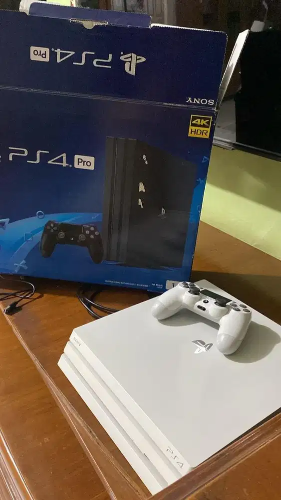PS 4 PRO 1 TB istimewa