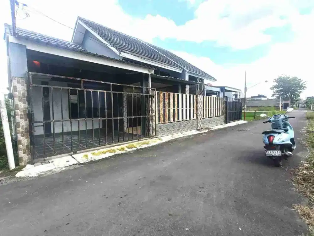 Rumah Bagus Siap Huni (akan di cat ulang kalau cocok) di Malangjiwan Colomadu