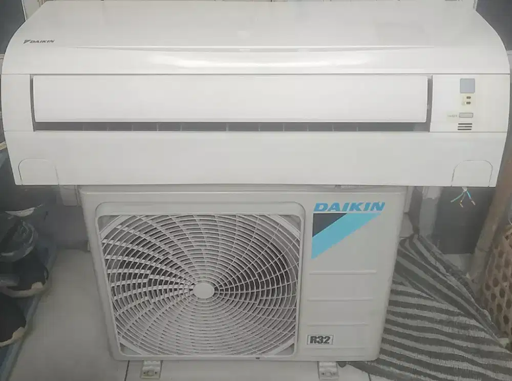DAIKIN 1 PK (R32) LOWWATT ORISINIL BAGUS NORMAL & DINGIN SEKALI