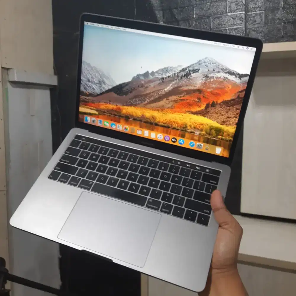 Macbook pro 2019 touchbar core i5 ram 8gb ssd 512gb normal bisa cod
