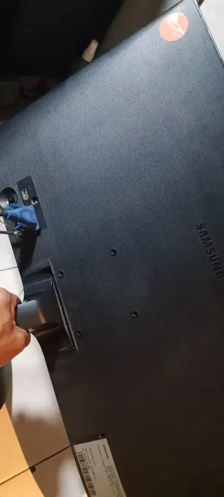 monitor pc 24 in ips kondisi nomal no minus