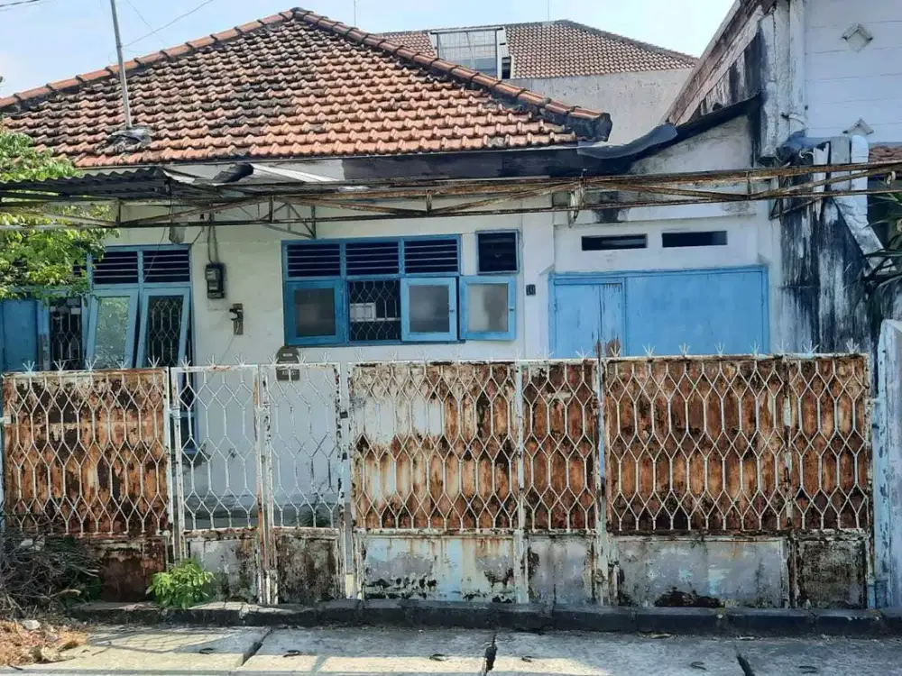 Tengah Kota Surabaya