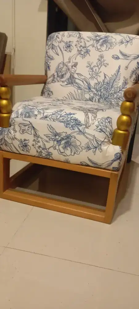 Kursi santai motif bunga