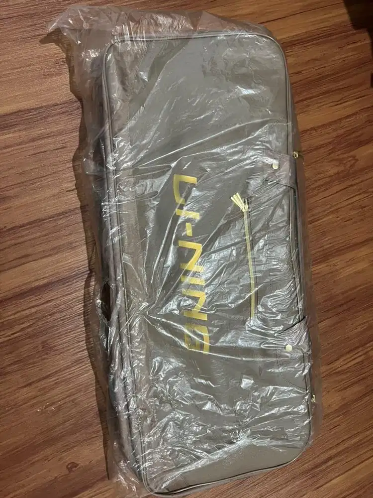 Tas raket besar kining ori