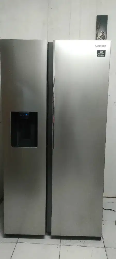 Kulkas side by side inverter Samsung with icemaker dispenser