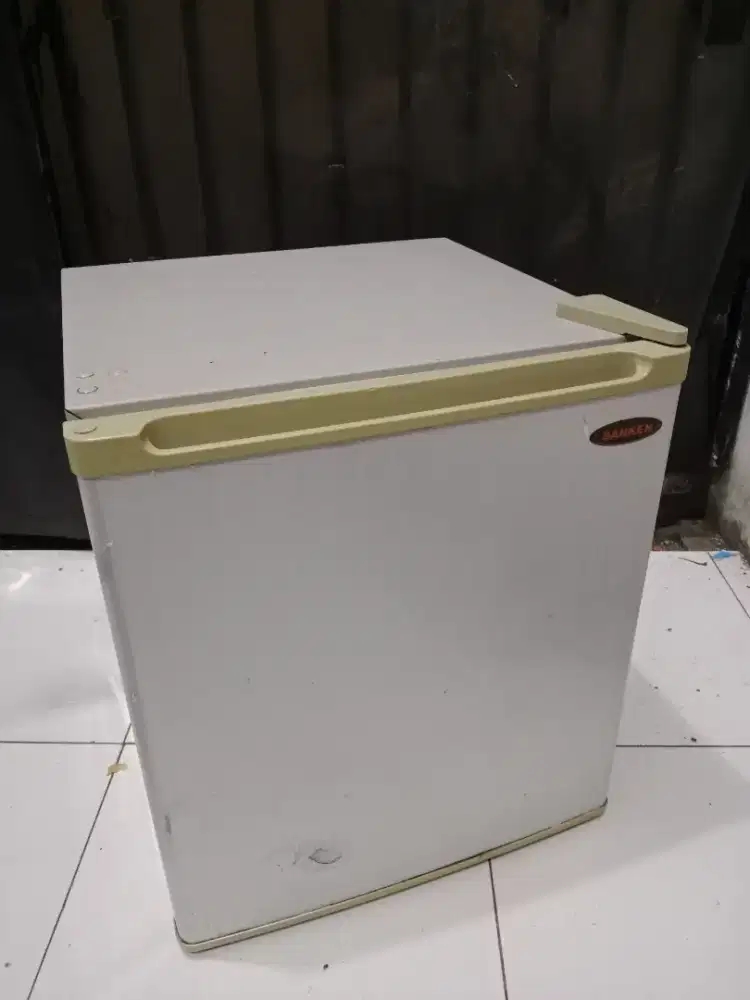 KULKAS MINIBAR SANKEN MULUS BEKU DINGIN