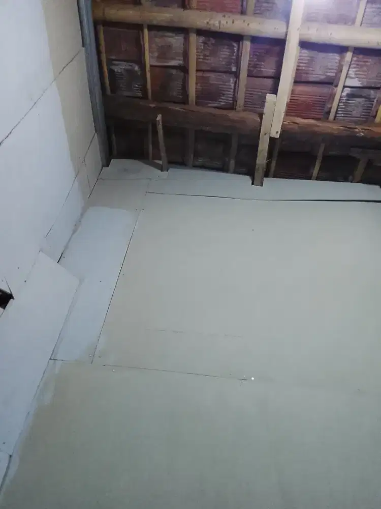 Cari pekerjaan untuk benerin atap rumah yang bocor